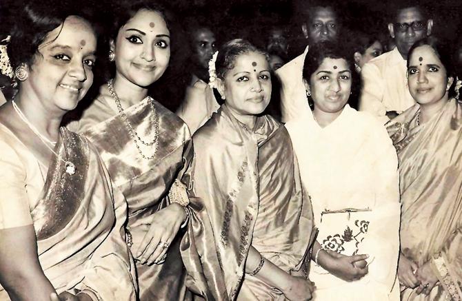 MS Subbulakshmi with ctress Vyjayanthimala Bali (second from left), singer Lata Mangeshkar, and her daughter Radha Viswanathan