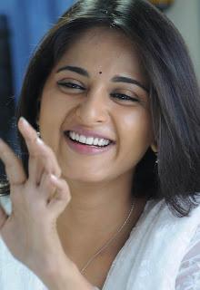 சிரிப்பாள்