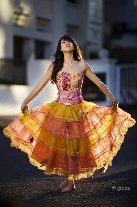 உன் நினைவு ஓடத்தில் - வேலு