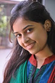 முத்தமாக இருக்கிறது - பூவிதழ்