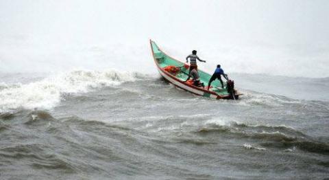 கண்ணீரோடு  வாழும் மனித மீன்கள்