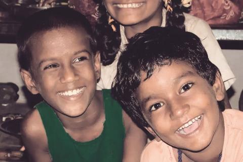 சிரிக்க மட்டும்