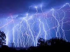 மின்னலுக்கு பயந்தவள்