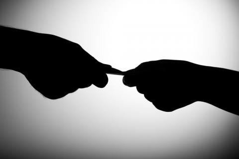 கறை படியும் கைகள் 