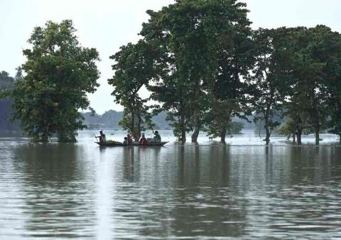 அன்பெனும் நதியினிலே