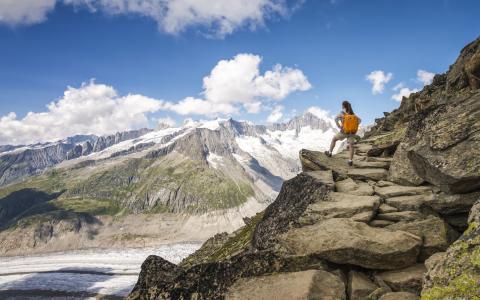 ஆசைகளின்  படியில்  ஆசைகளின்  படியில் 