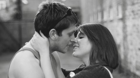 இருவிதழ் இணைந்திடும் தருணம்