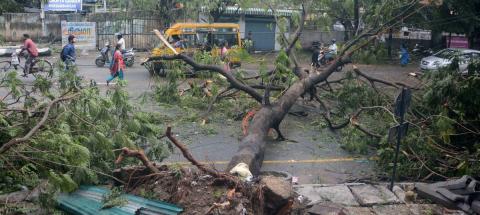 பல விகற்ப இன்னிசை வெண்பா  நுண்ணிய தாக்குத லுக்கிரை யாகியதால்