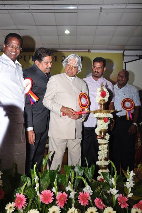 சிகரம் தொடு வானம் உந்தன் எல்லைக்கோடு சிகரம் தொடு வானம் உந்தன் எல்லைக்கோடு
