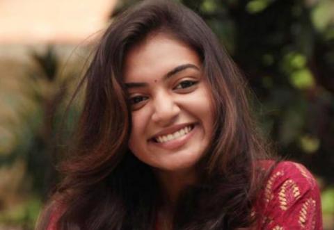 தேவதை தரிசனம்  அருகே  கிடைக்கும்போது