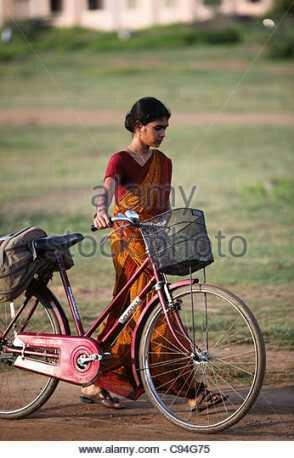 பார்த்து தவிக்கின்றதடி