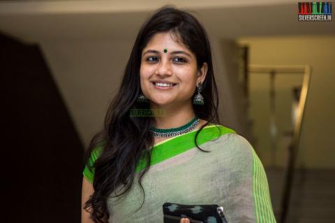 உனை எண்ணி உன்னையே எண்ணி ஓர் கவிதை