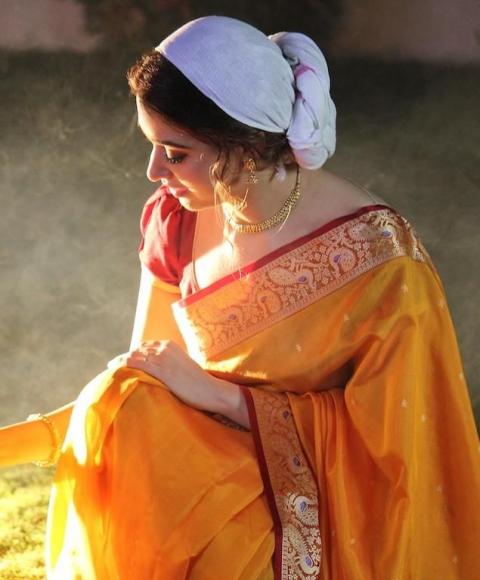 எதிர் வீட்டு சாளரம்