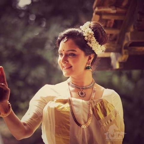 ஓணம்ஓ ஓணமடி  ஓமனப் பெண்ணே இன்று