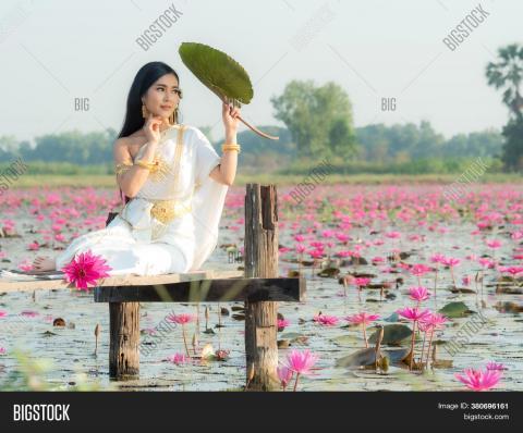 முத்திரைப் பொன்னென்பேன் மஞ்சள்பூ மேனியை