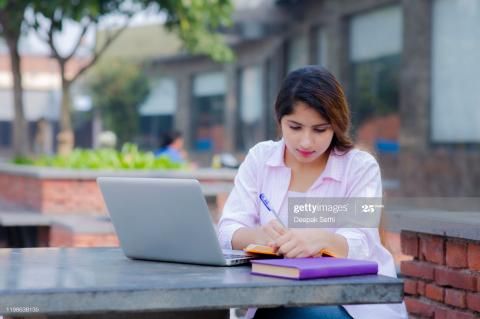 மெல்லிடையாள்  கல்லில் வடித்த சிலைபோல வந்துநின்றாய்