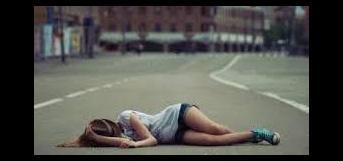 ஆறடிச்சலையிலோர் இதழ்ப்பயணம்